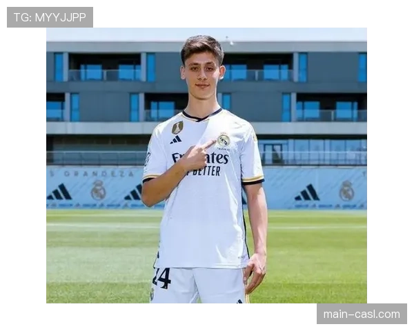 居莱尔达成皇马生涯100场里程碑,获赠纪念球衣 居莱尔达成皇马生涯100场里程碑,获赠纪念球衣